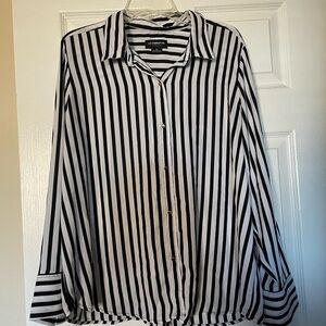 NWOT Liz Claiborne Black and White Striped Button-Up Shirt
